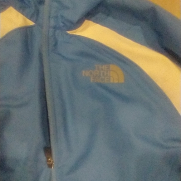 Light weight jacket by North face - Picture 2 of 7